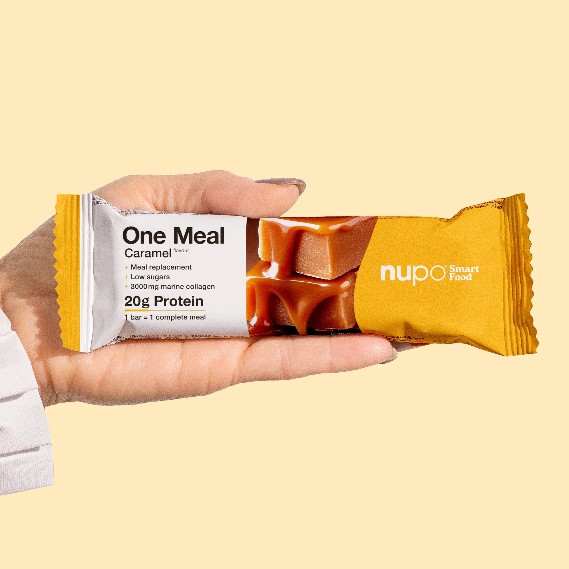 Nupo One Meal Bar Caramel bar i hand