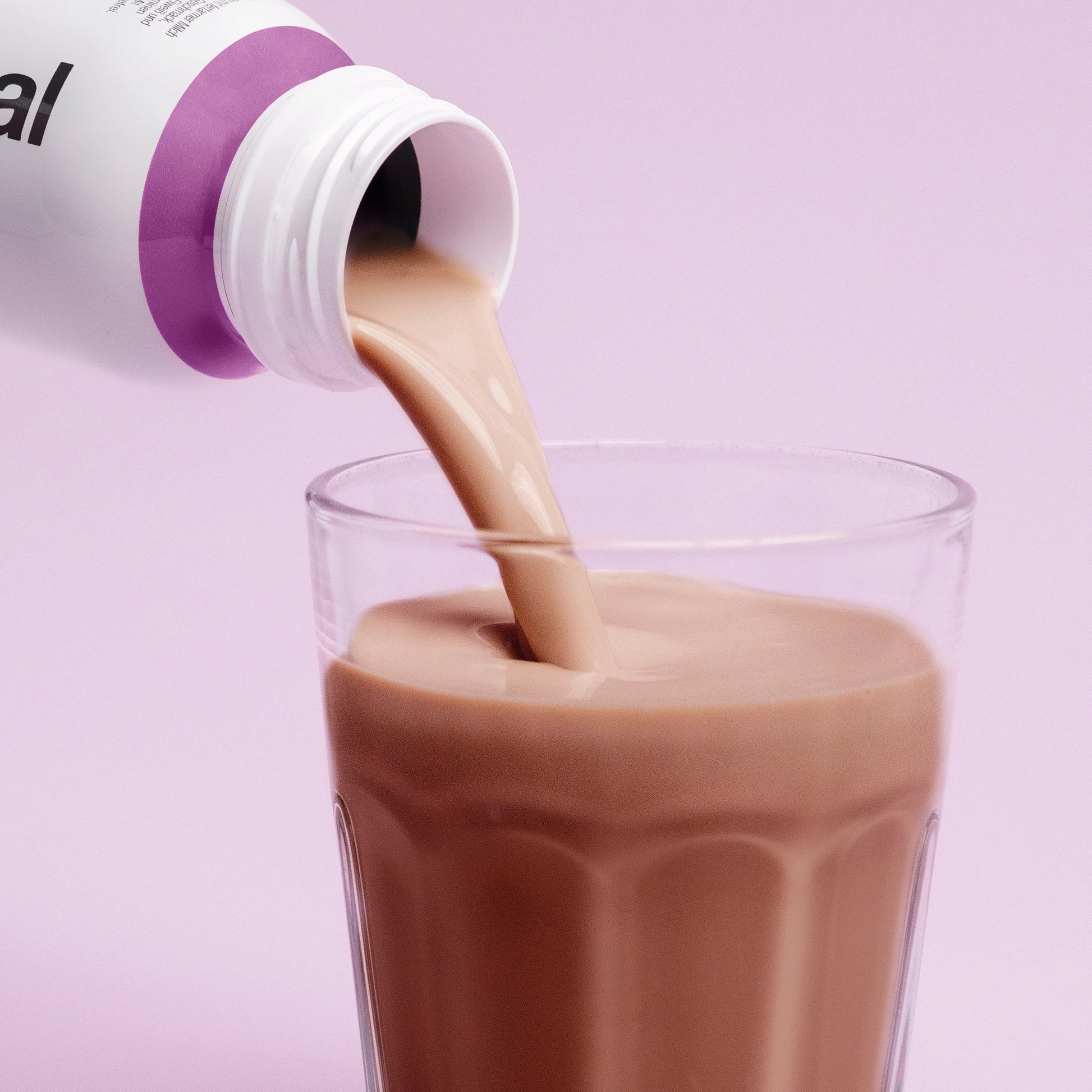 Nupo One Meal RTD Chocolate shake hälls i glas
